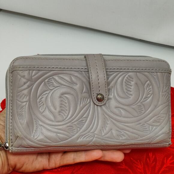 The Sak 3-in-1 Wallet Wristlet Crossbody Sakroots Tan Tooled Leather* No Straps* - Picture 1 of 9
